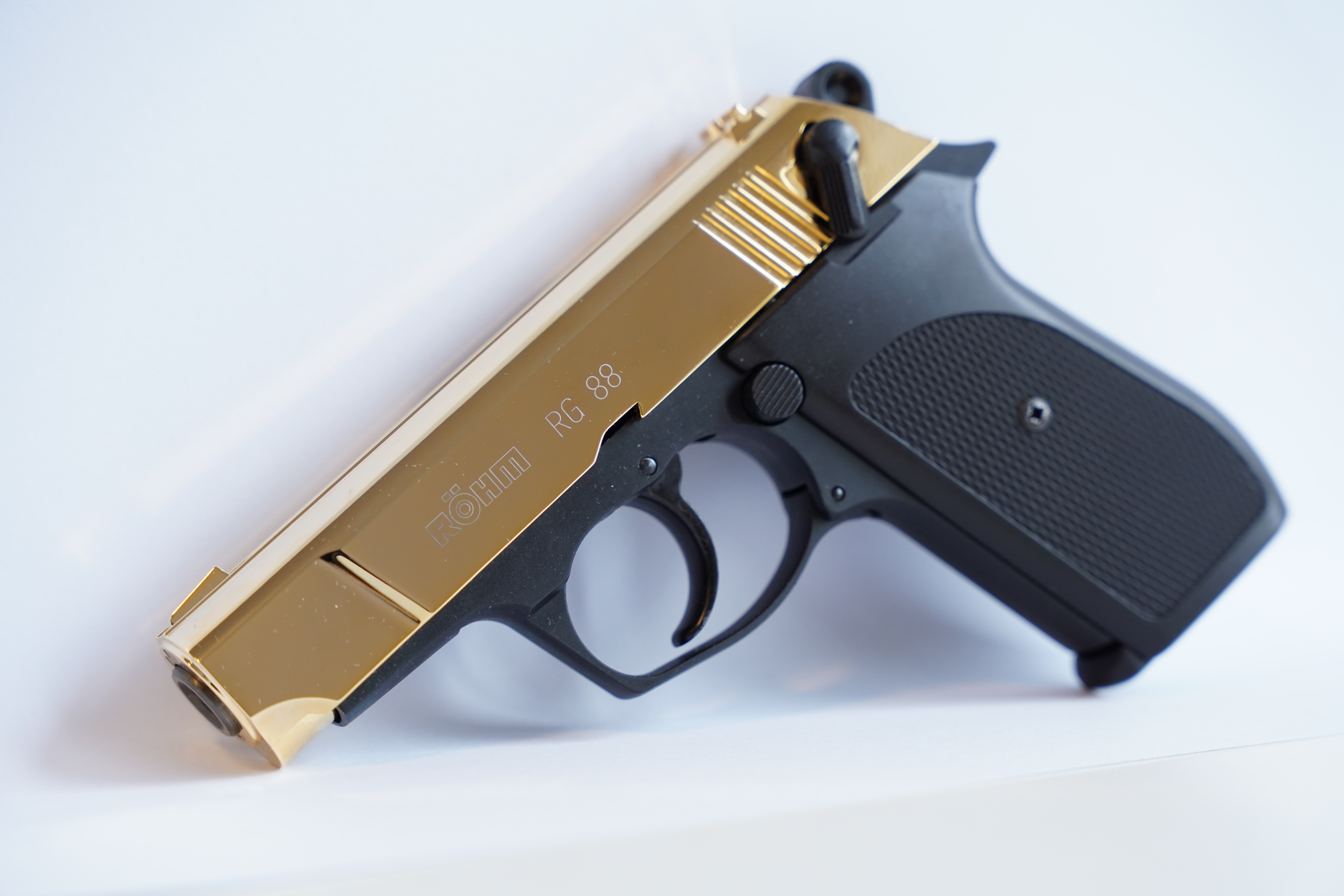 Röhm RG88 Schwarz/Gold 9mm P.A.K. Schreckschusspistole